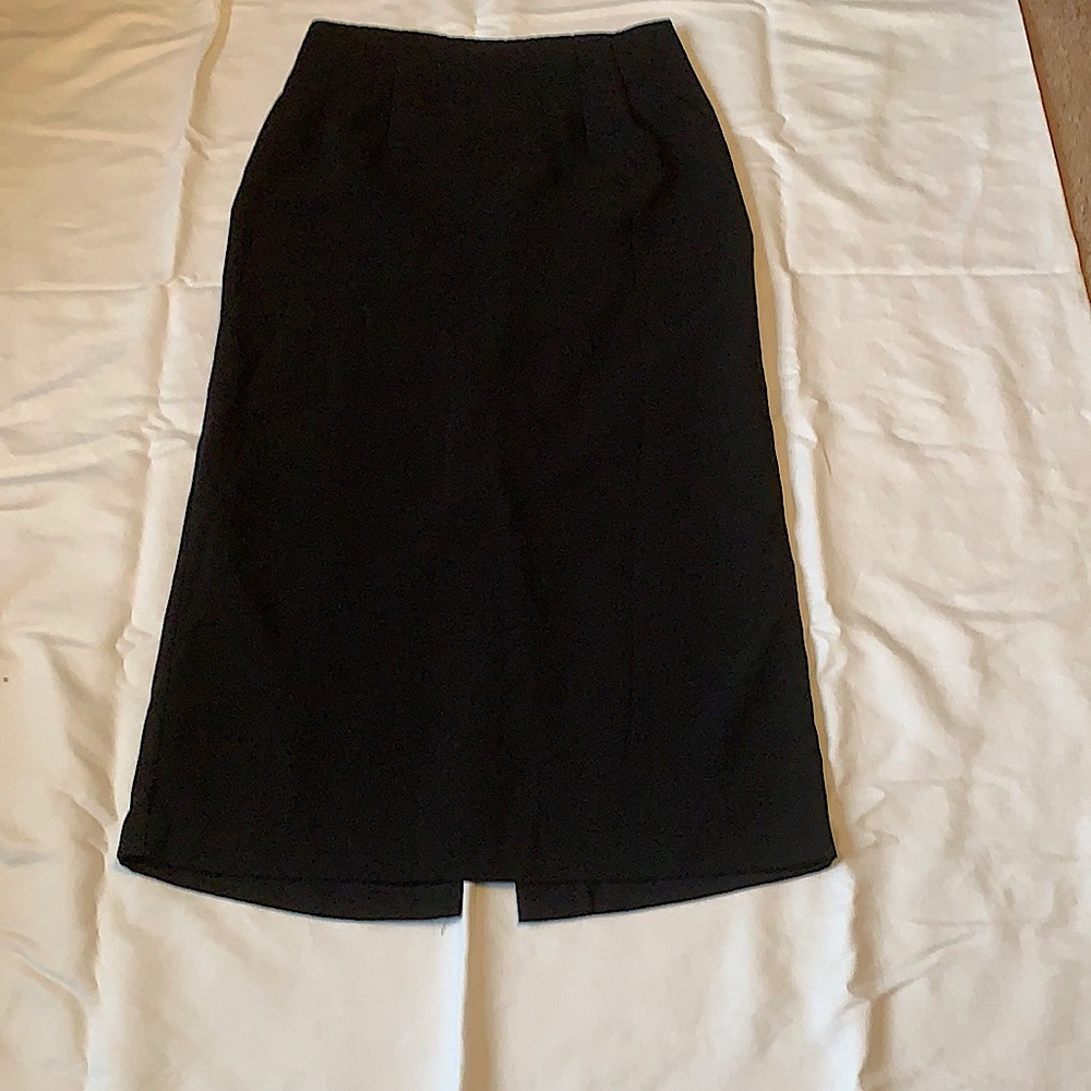 Skirt. Long, black fully lined size 10